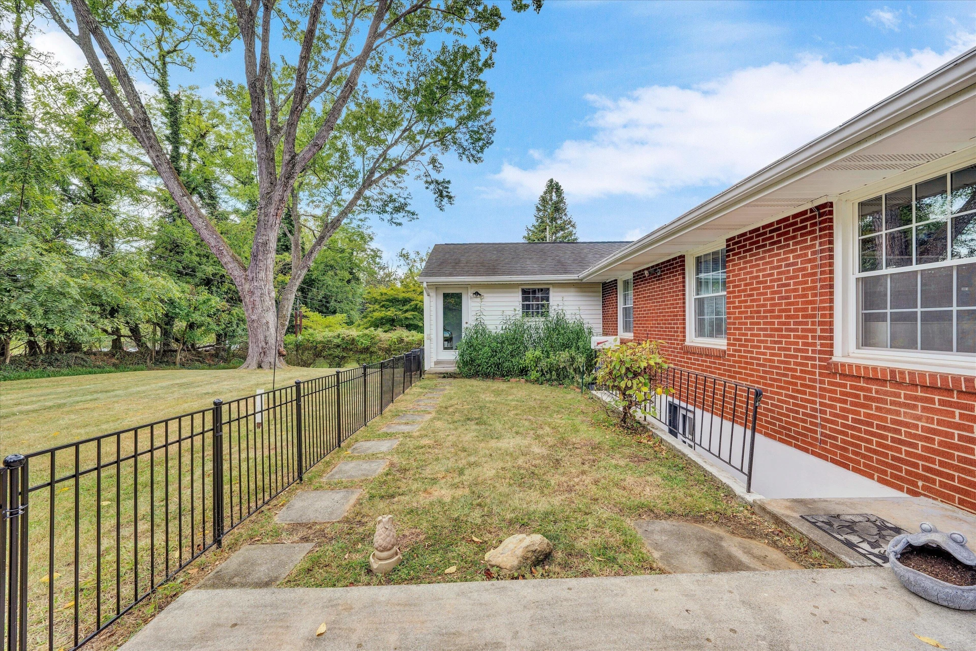 3634 Larson LN - Photo 29