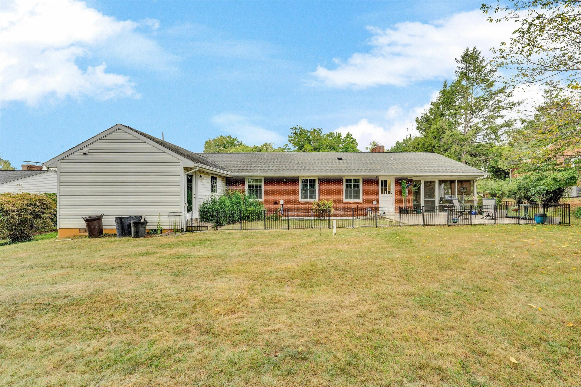 3634 Larson LN - Photo 31