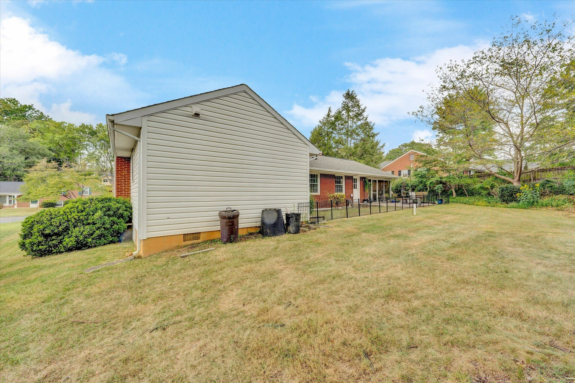 3634 Larson LN - Photo 32