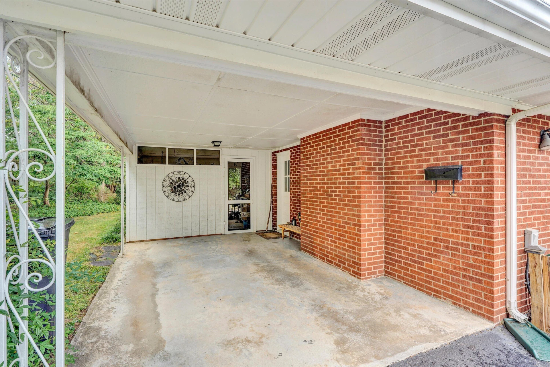 3634 Larson LN - Photo 36