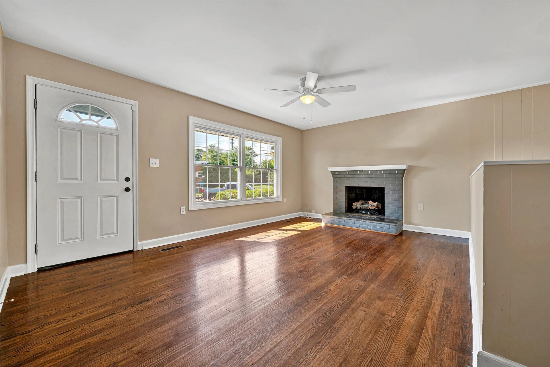 137 Frances DR NW - Photo 4