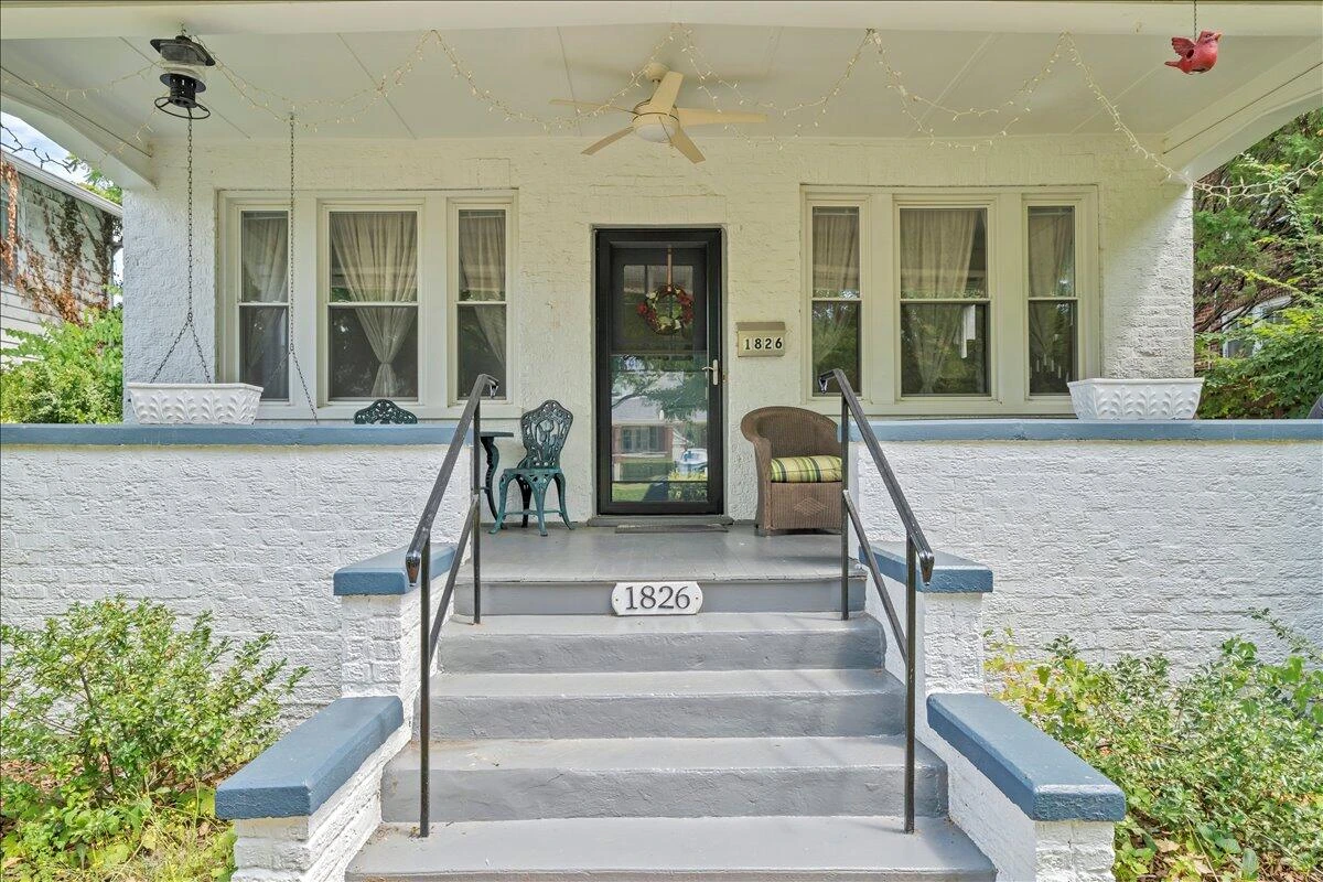 1826 ARLINGTON RD SW - Photo 2