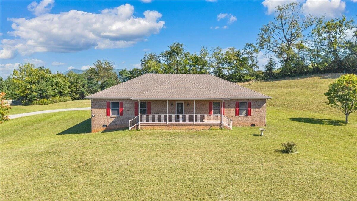 1320 Beaumont RD - Photo 3