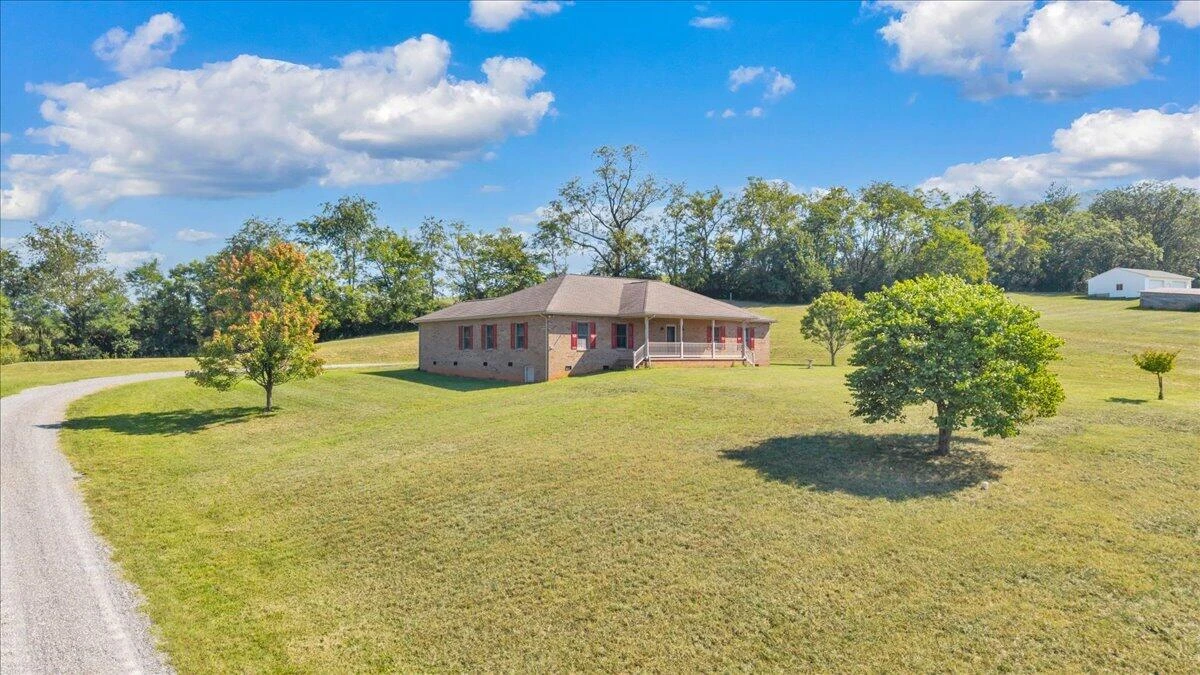1320 Beaumont RD - Photo 5