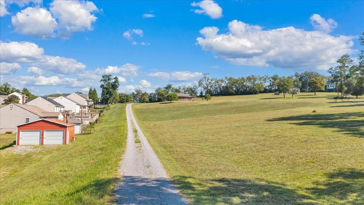 1320 Beaumont RD - Photo 7