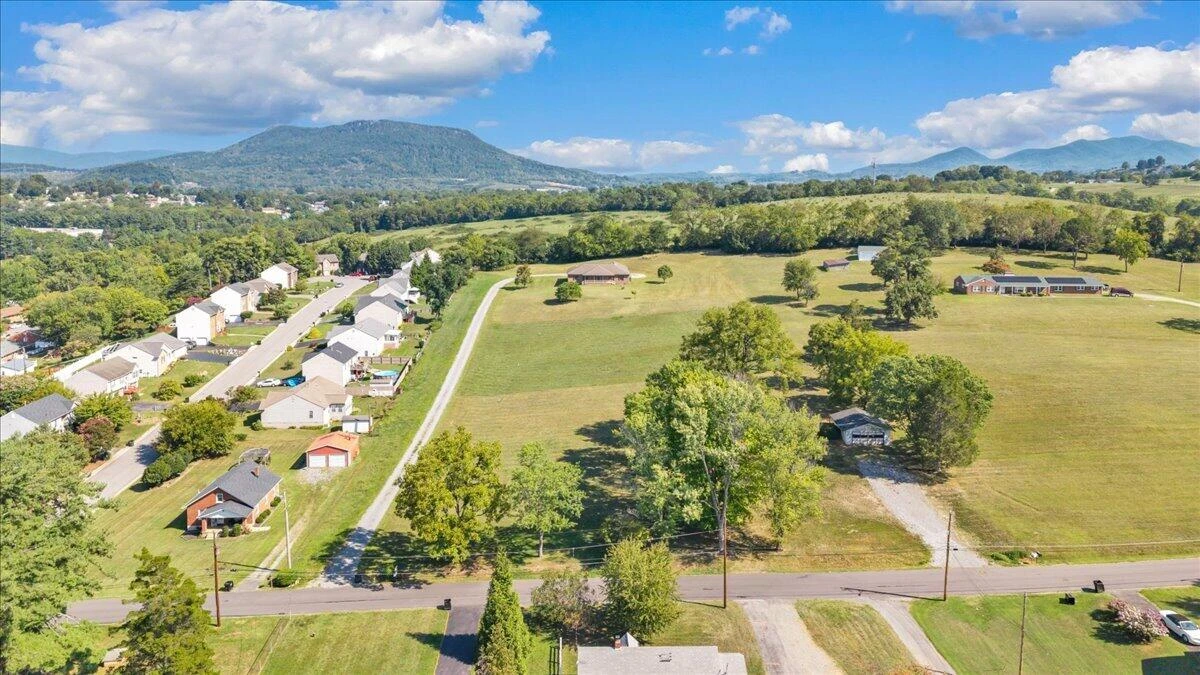 1320 Beaumont RD - Photo 9