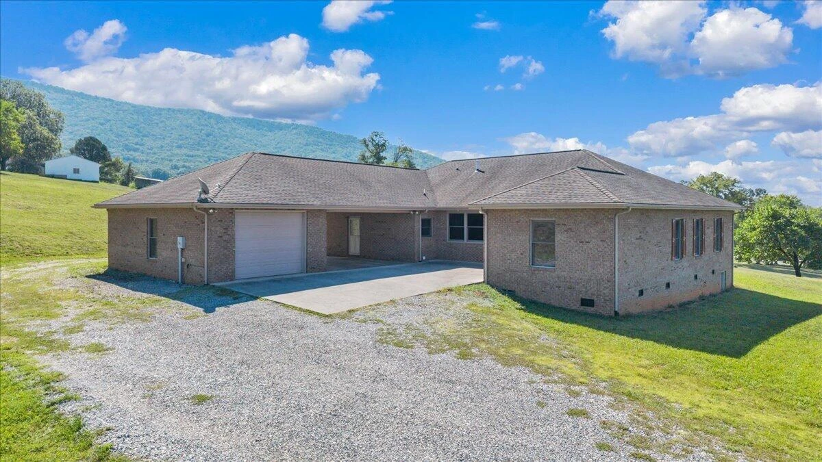 1320 Beaumont RD - Photo 10