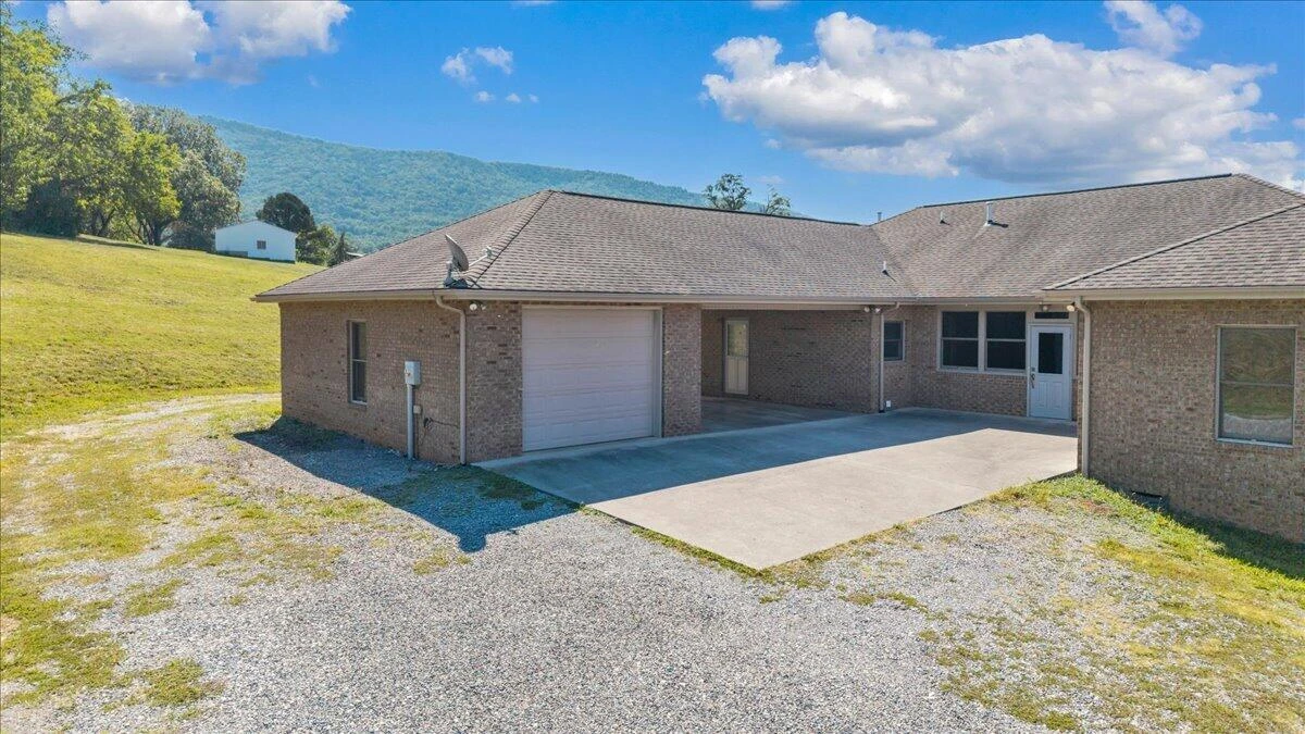 1320 Beaumont RD - Photo 12