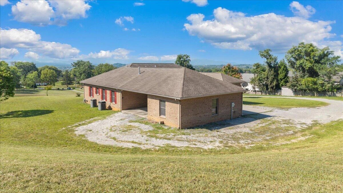 1320 Beaumont RD - Photo 14