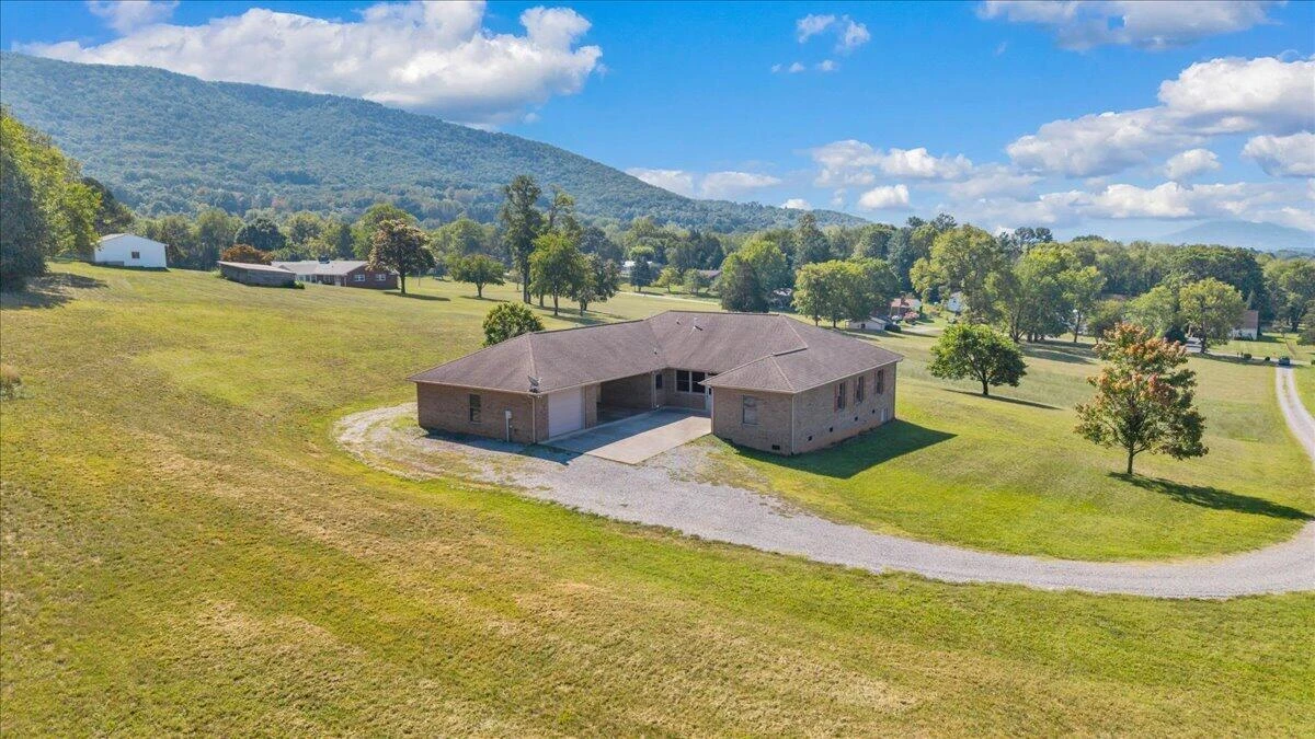 1320 Beaumont RD - Photo 16