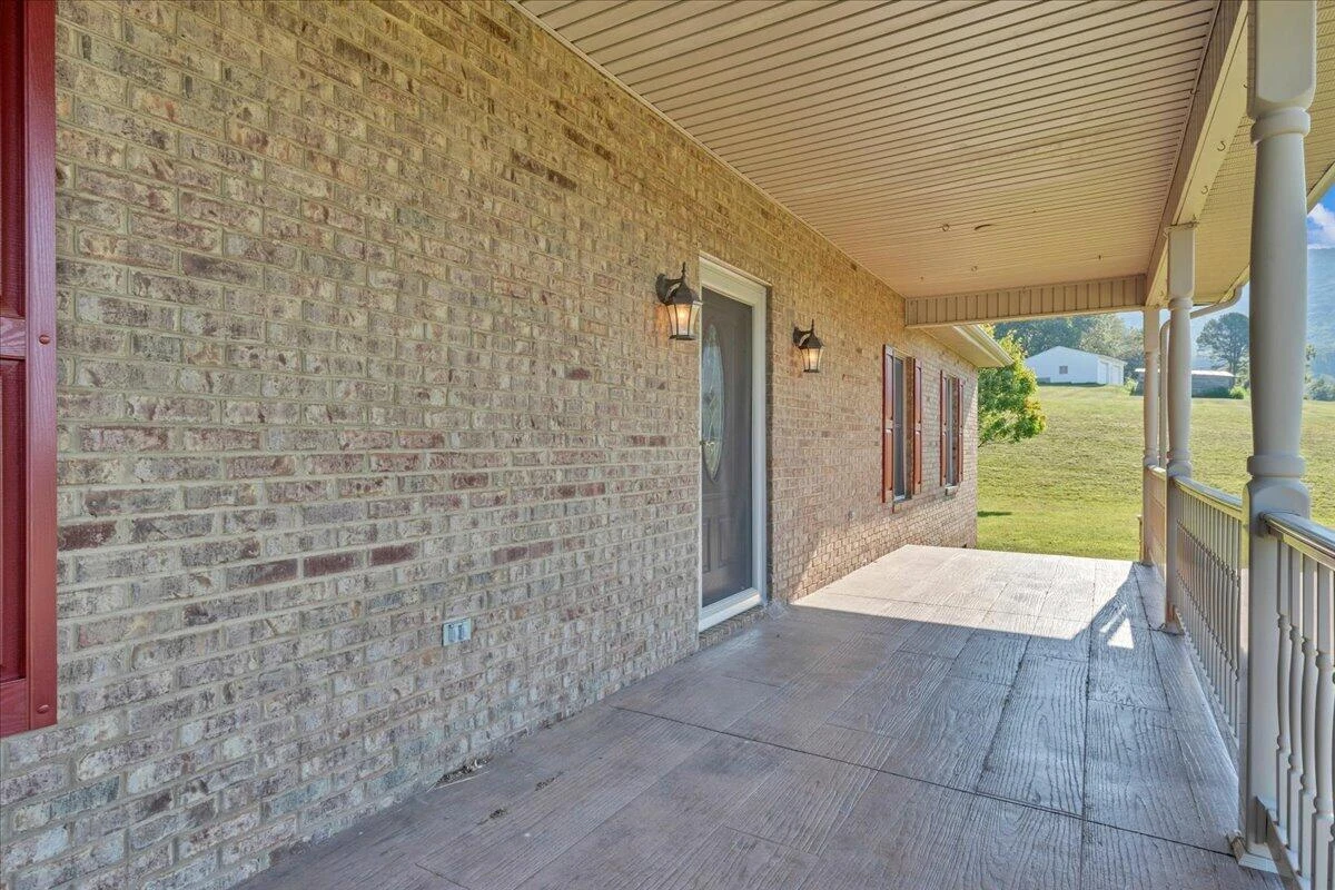 1320 Beaumont RD - Photo 19