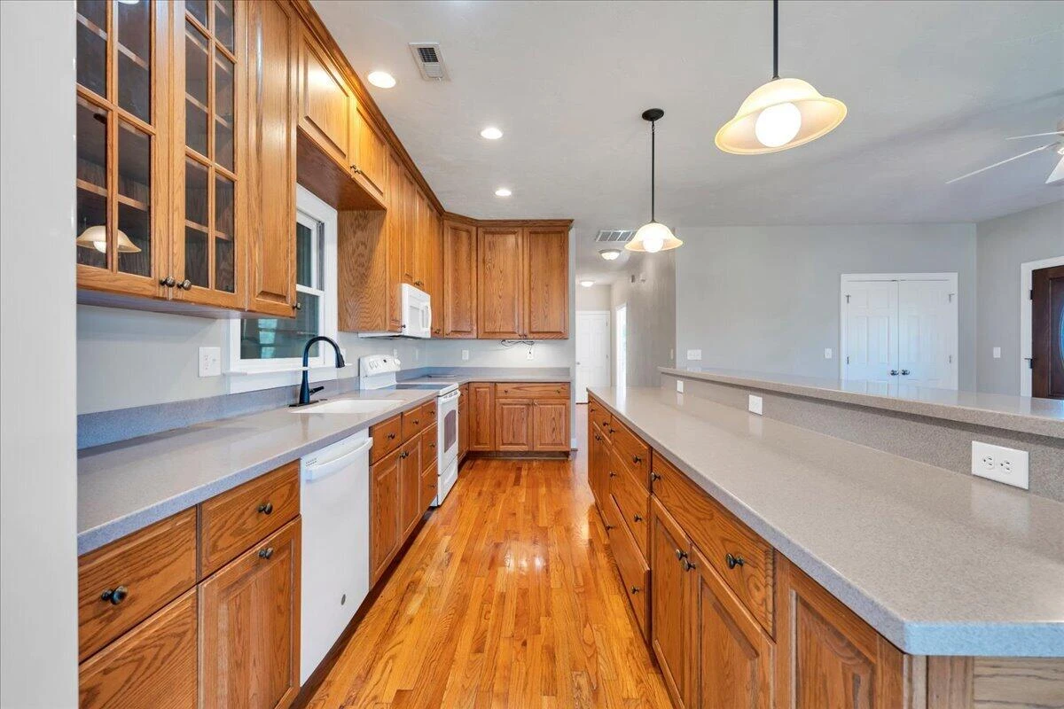 1320 Beaumont RD - Photo 30