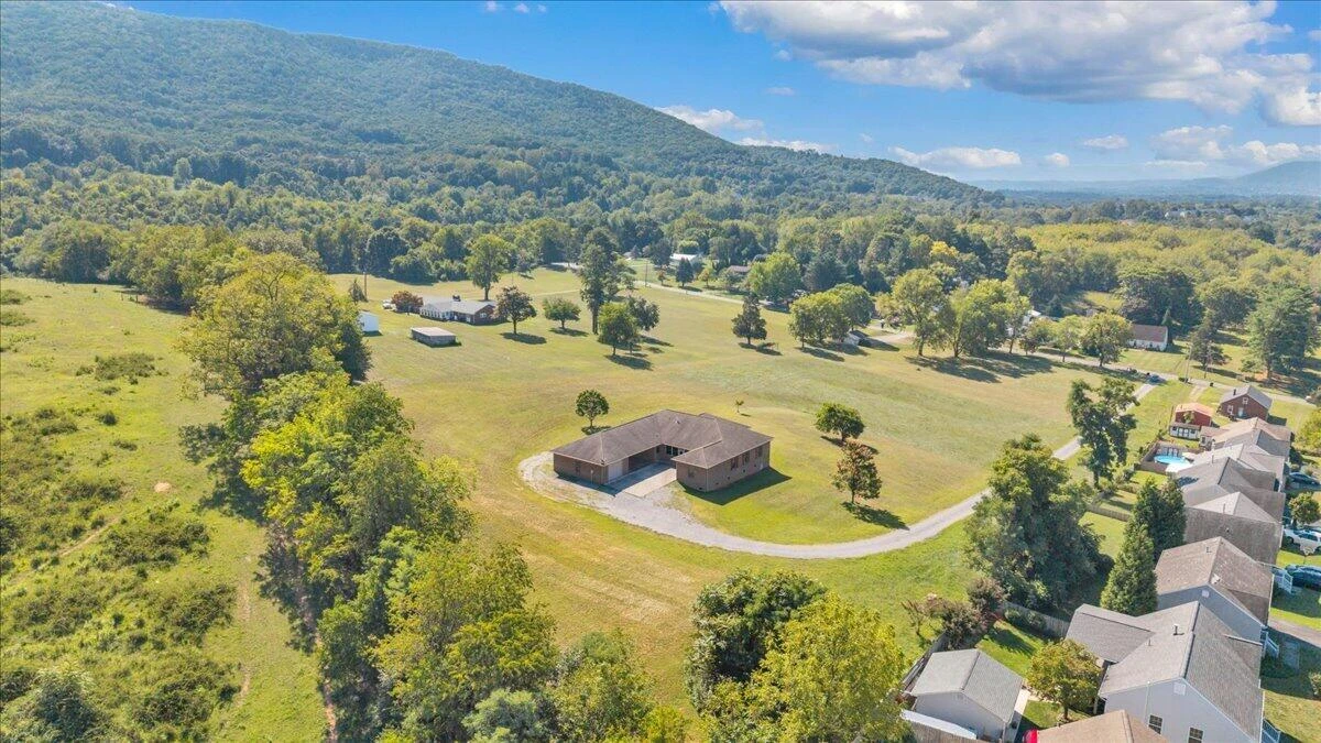 1320 Beaumont RD - Photo 54