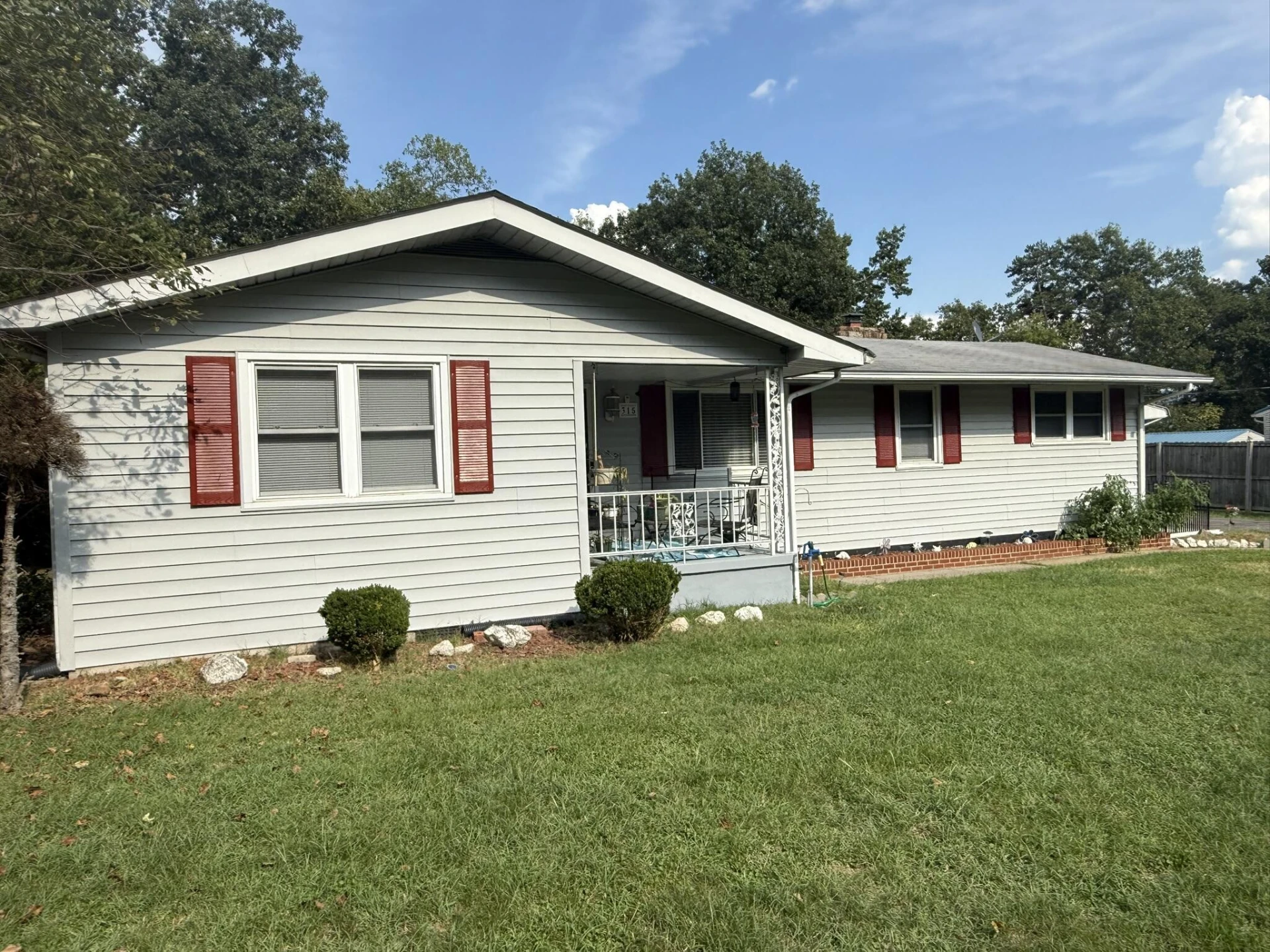 315 Wintergreen AVE - Photo 2