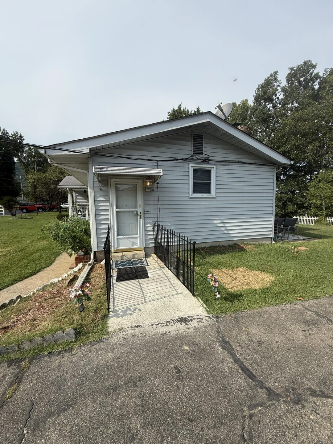315 Wintergreen AVE - Photo 4