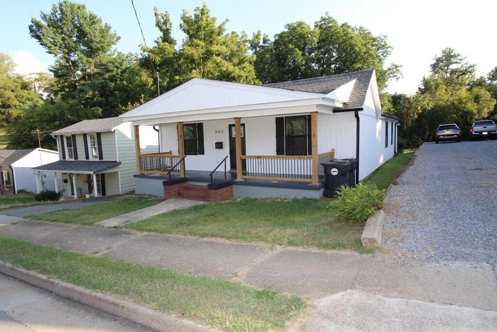 602 E Main ST - Photo 2