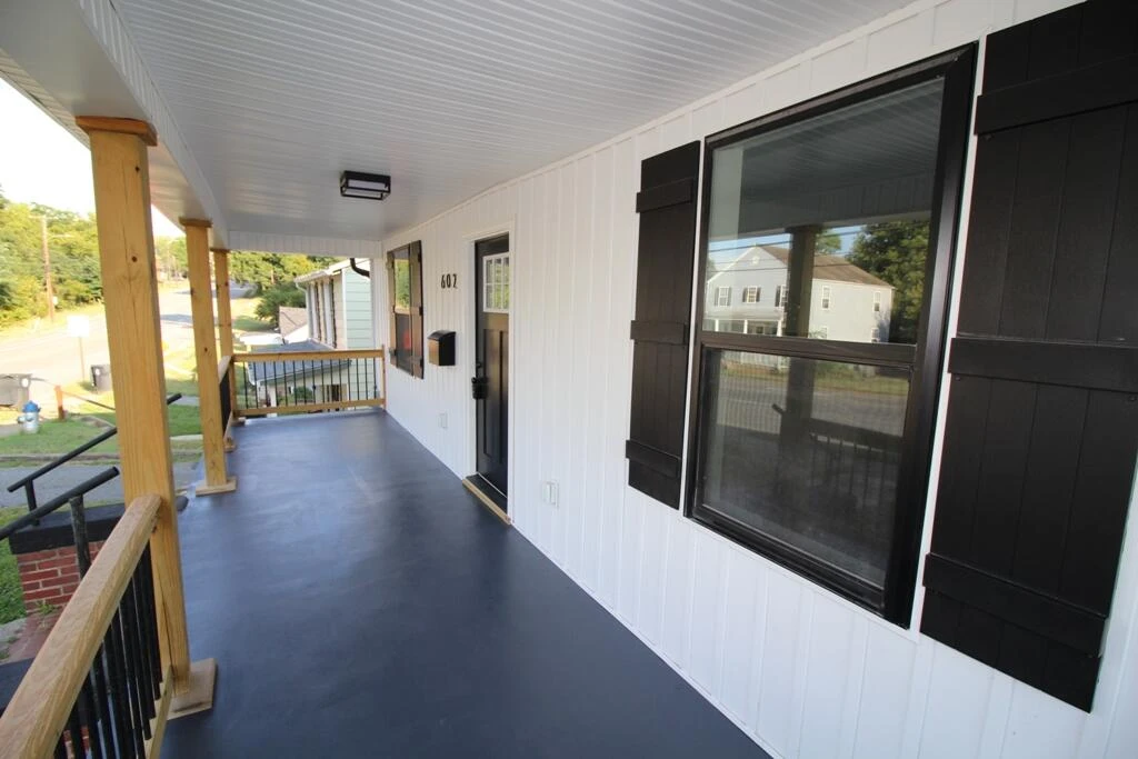 602 E Main ST - Photo 3