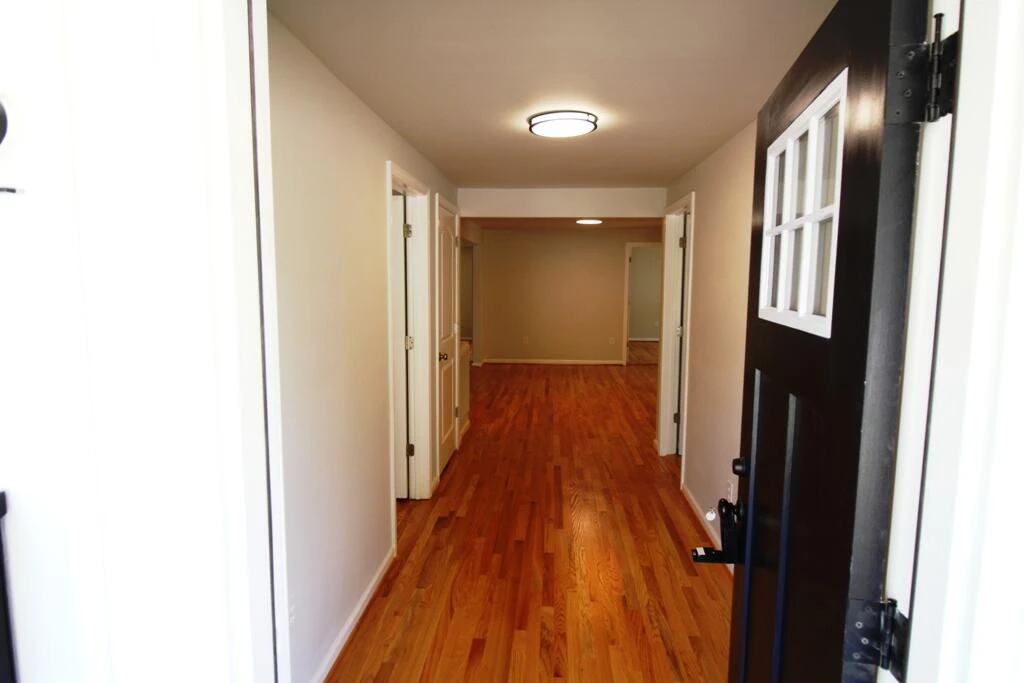 602 E Main ST - Photo 4