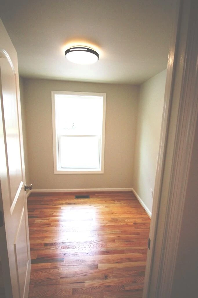 602 E Main ST - Photo 6