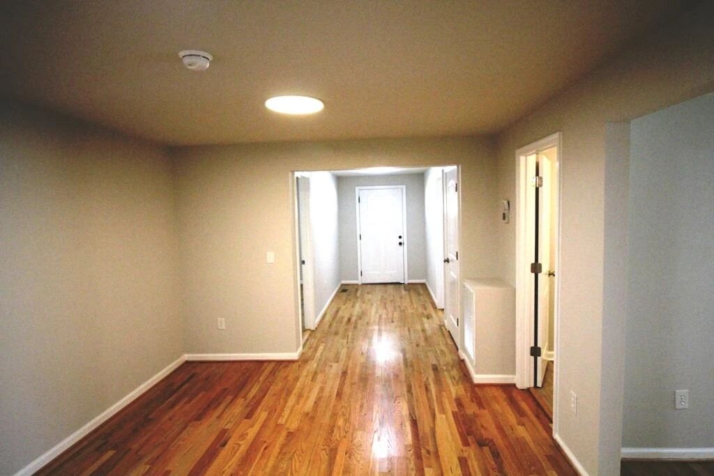 602 E Main ST - Photo 7