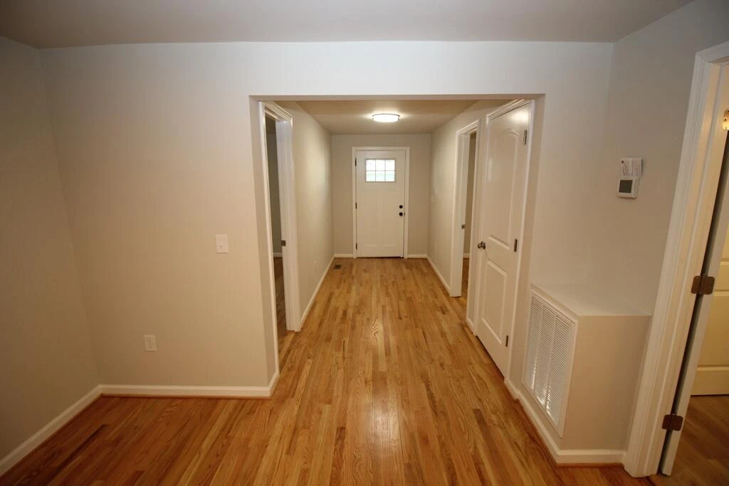 602 E Main ST - Photo 9