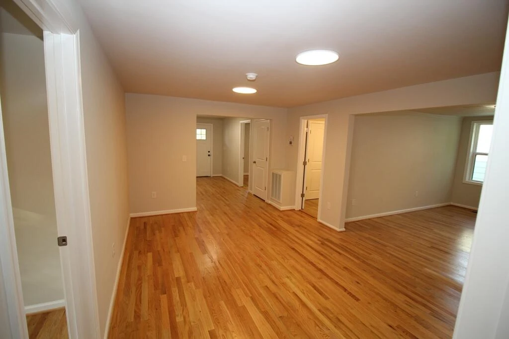 602 E Main ST - Photo 10