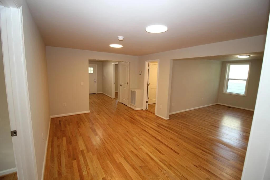 602 E Main ST - Photo 11