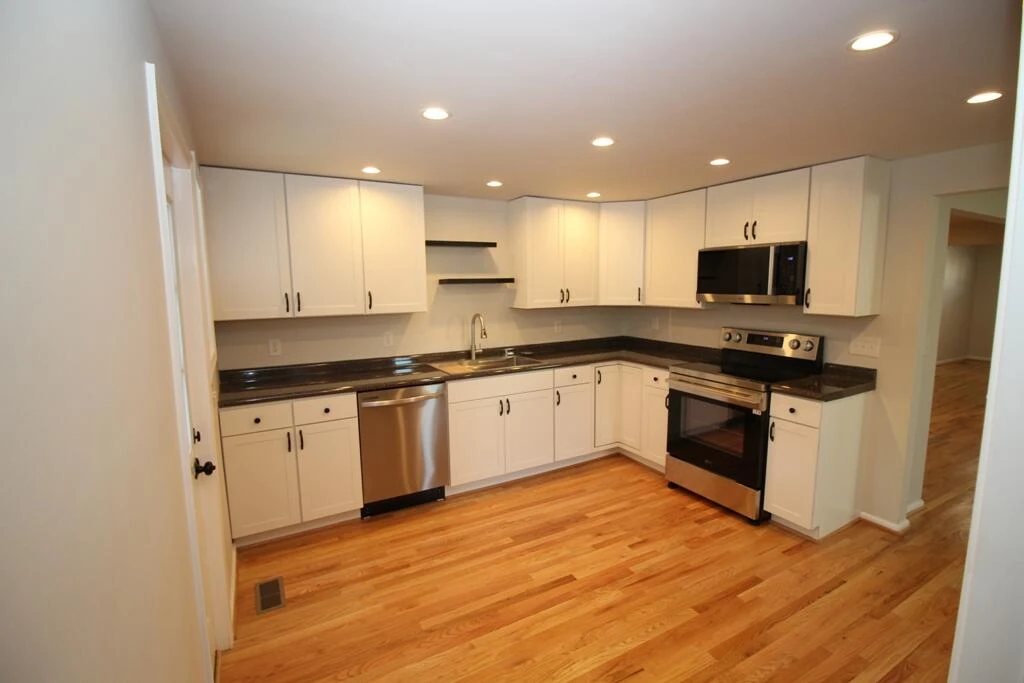 602 E Main ST - Photo 17