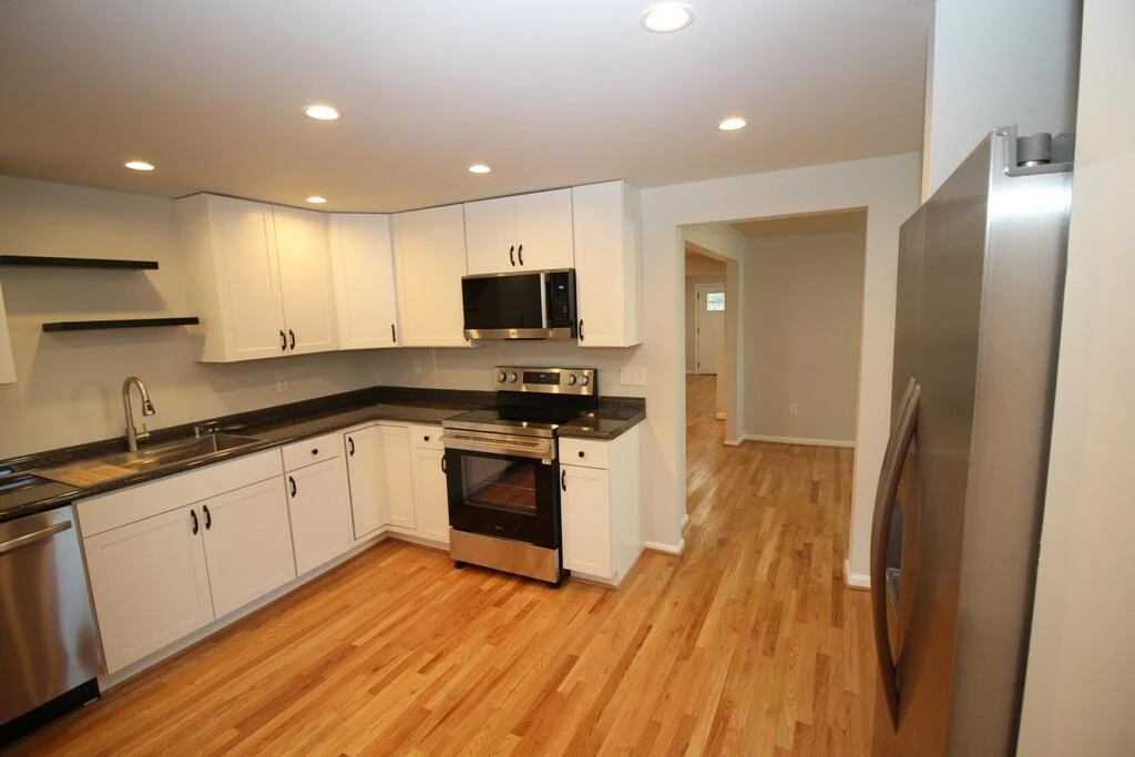 602 E Main ST - Photo 18