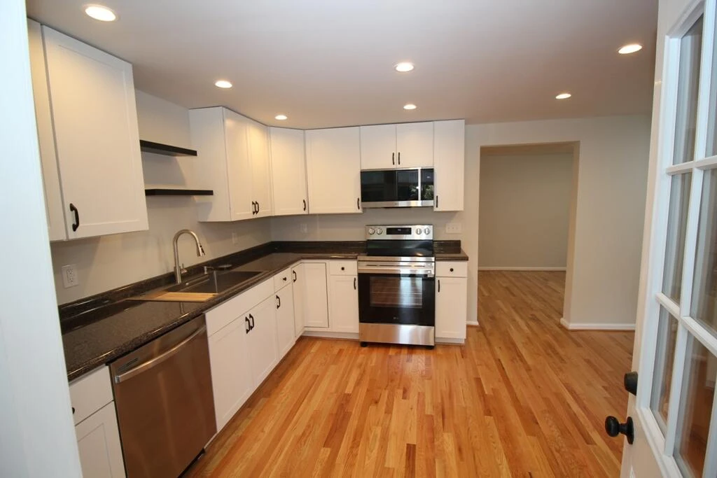602 E Main ST - Photo 19