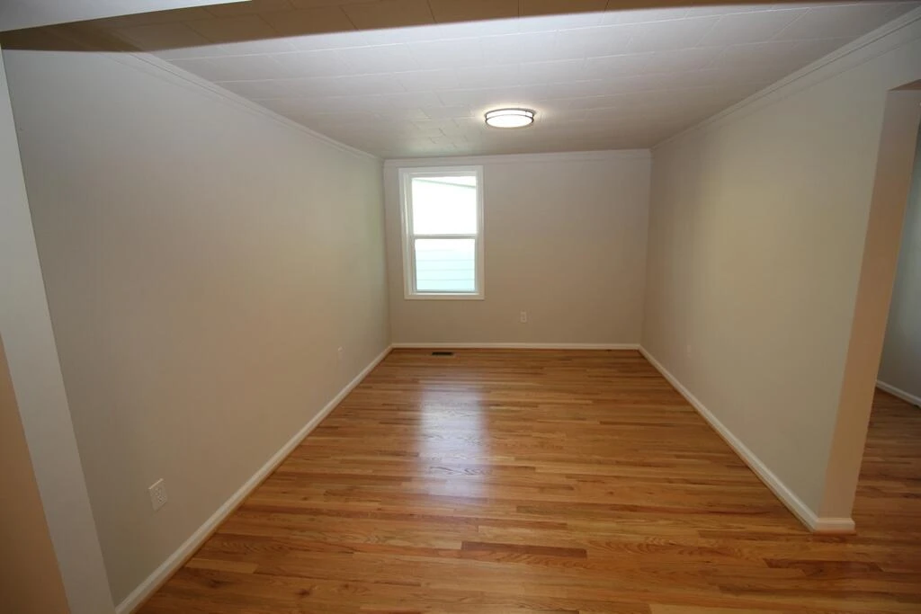 602 E Main ST - Photo 22
