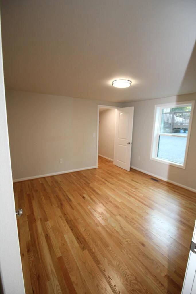 602 E Main ST - Photo 23