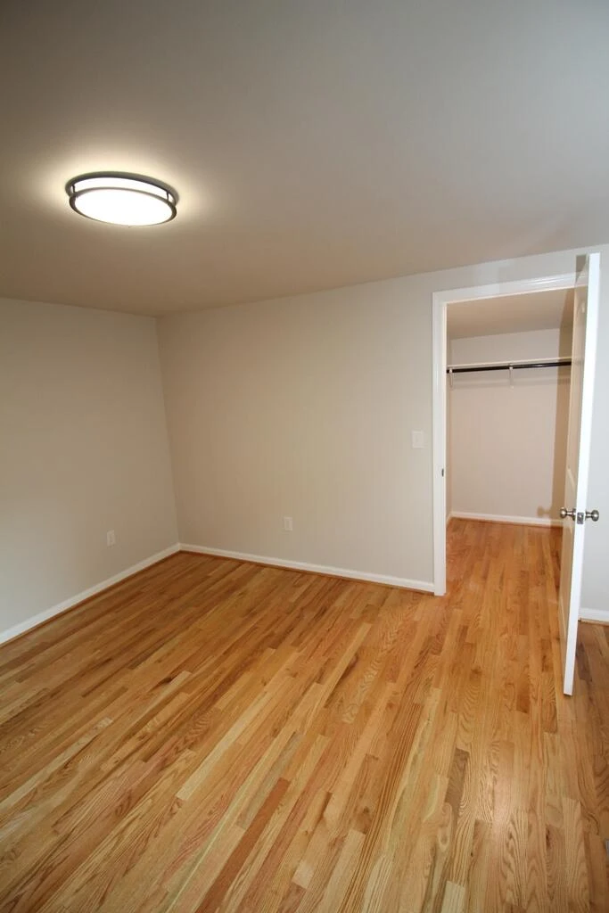 602 E Main ST - Photo 24