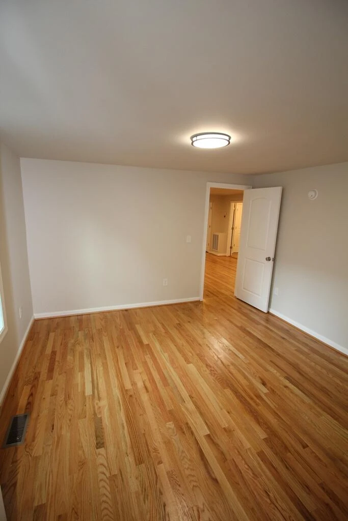 602 E Main ST - Photo 25