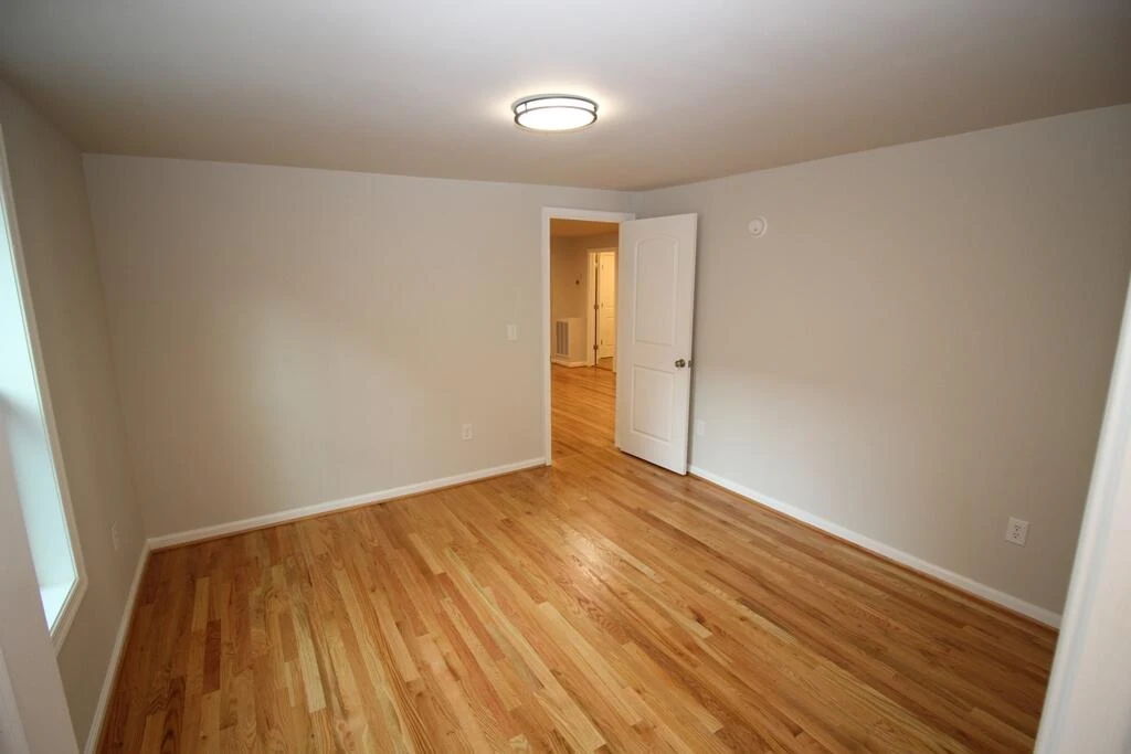 602 E Main ST - Photo 26