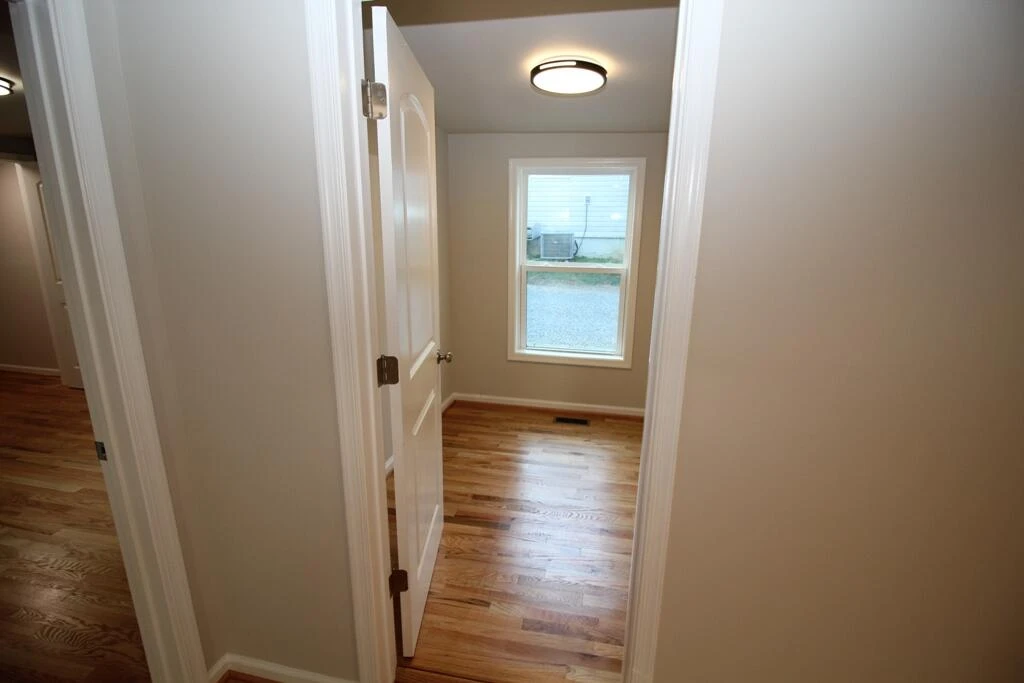 602 E Main ST - Photo 27
