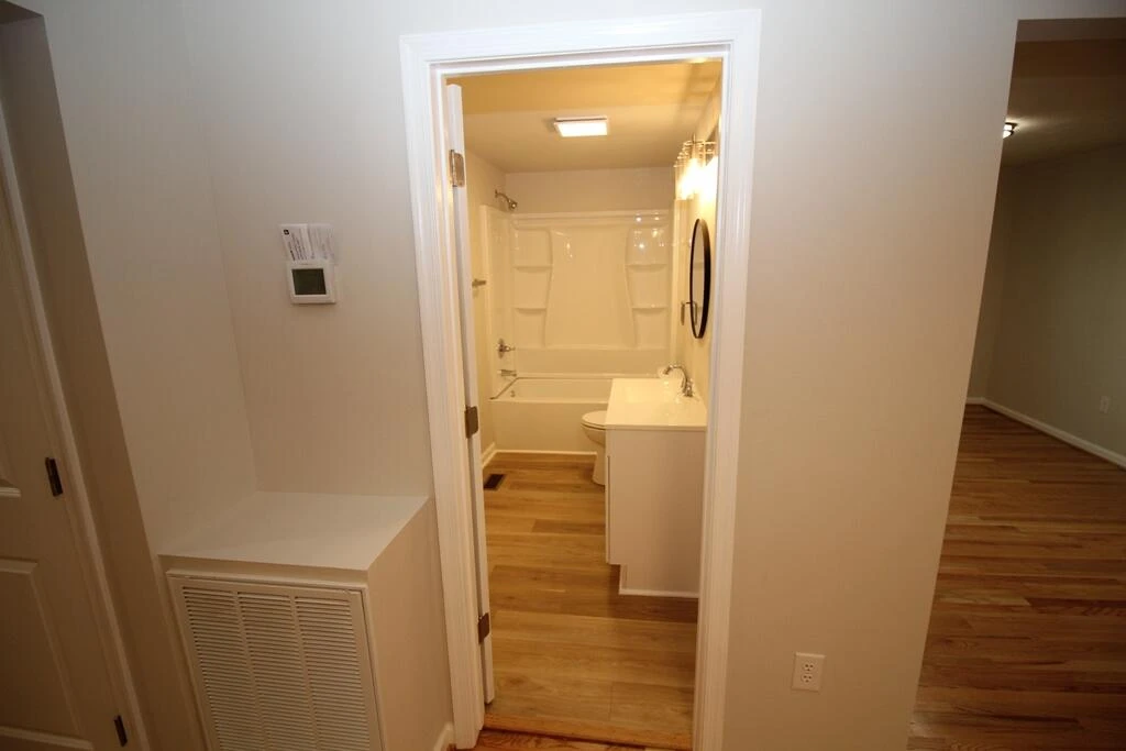 602 E Main ST - Photo 28