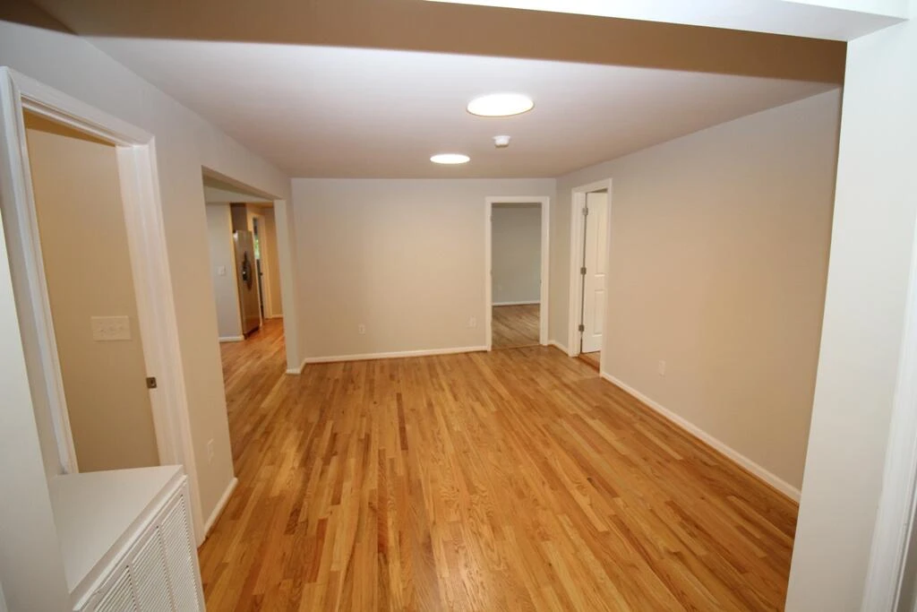 602 E Main ST - Photo 31