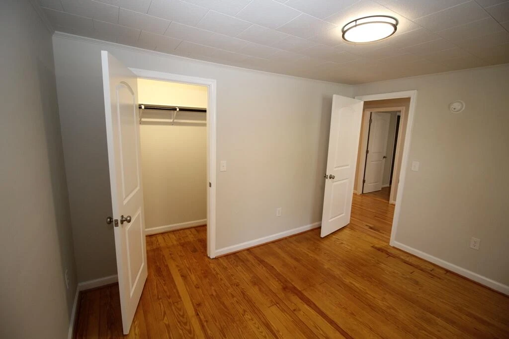 602 E Main ST - Photo 33