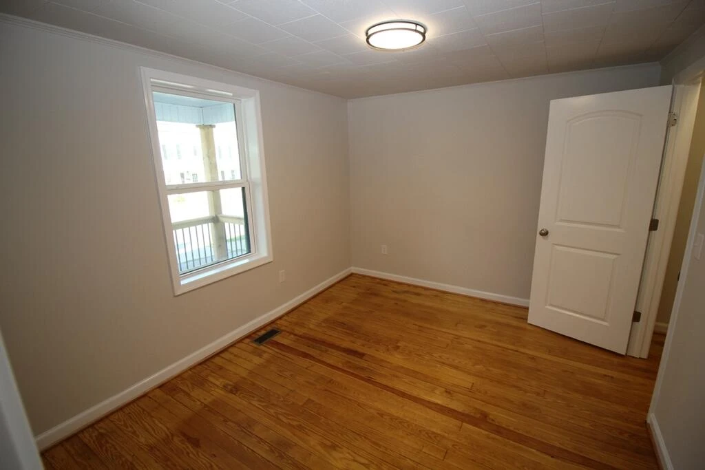 602 E Main ST - Photo 34