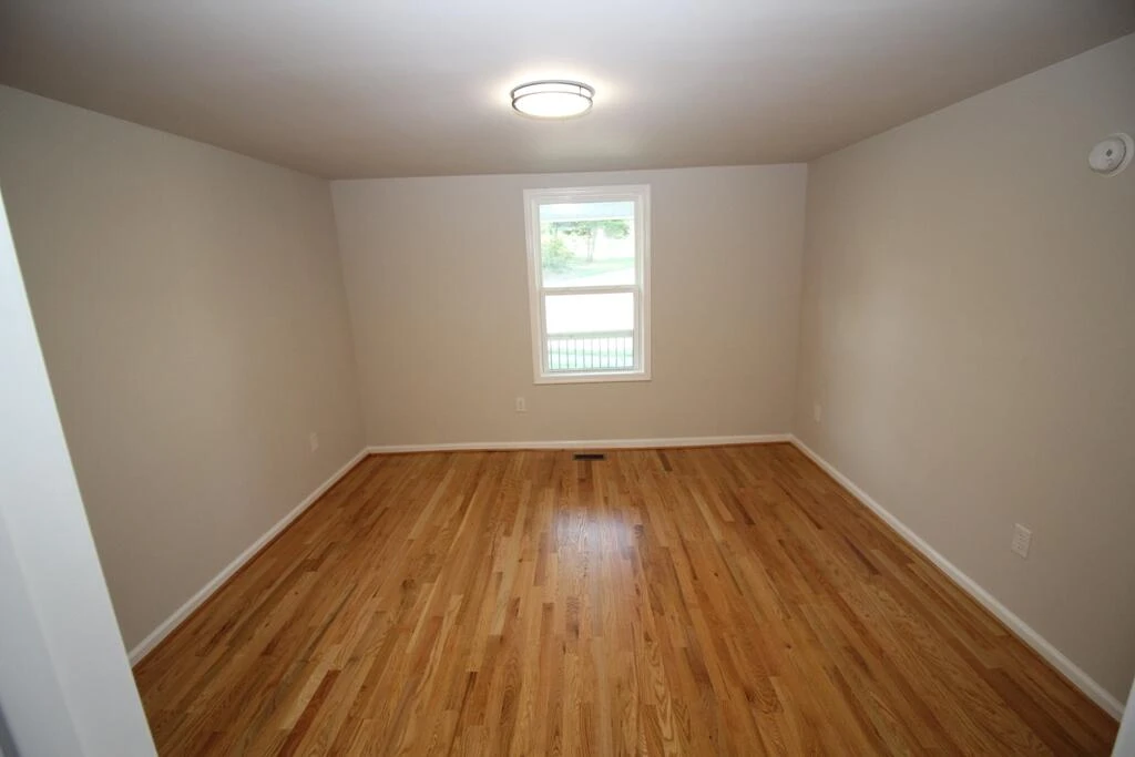 602 E Main ST - Photo 38