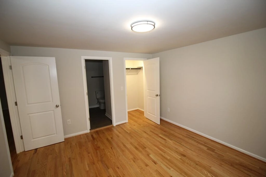 602 E Main ST - Photo 39