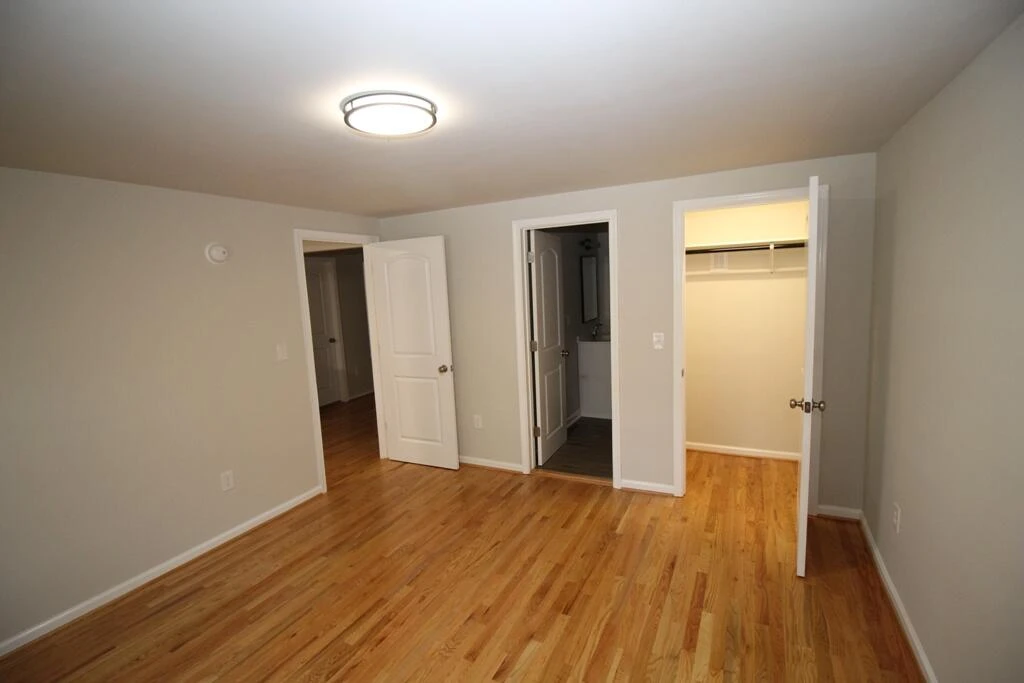 602 E Main ST - Photo 40
