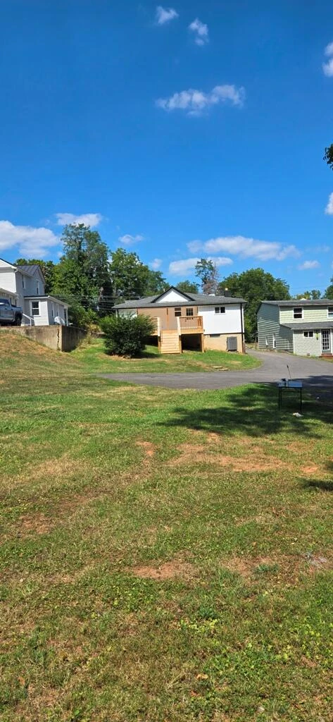 602 E Main ST - Photo 42
