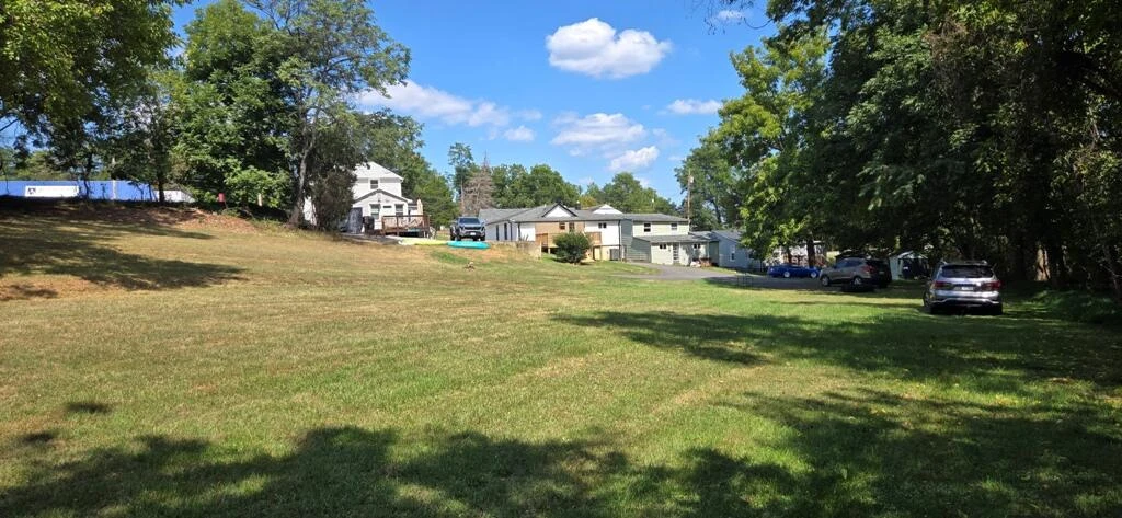 602 E Main ST - Photo 44