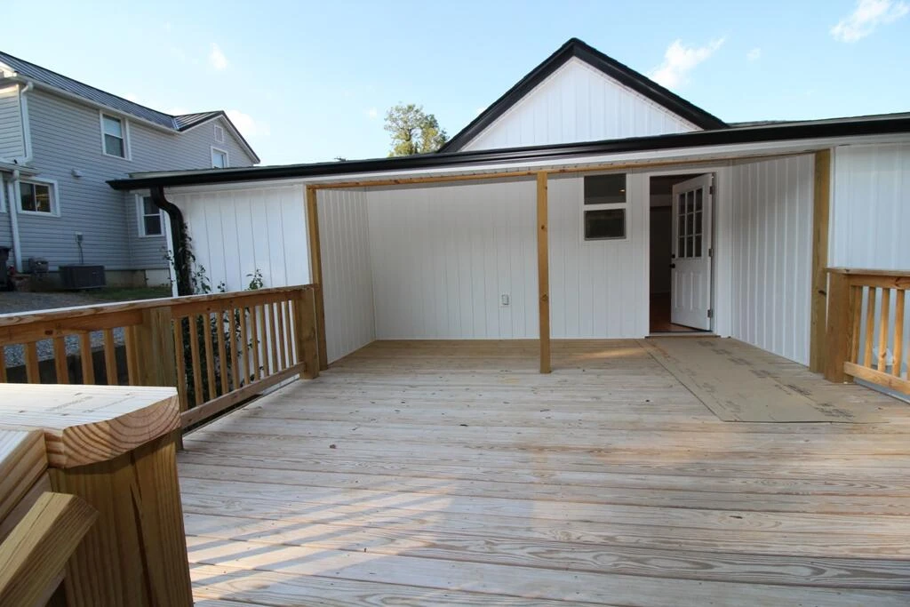 602 E Main ST - Photo 46