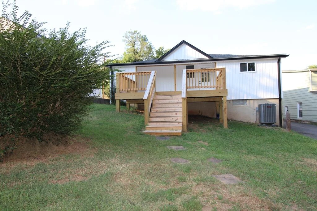 602 E Main ST - Photo 47