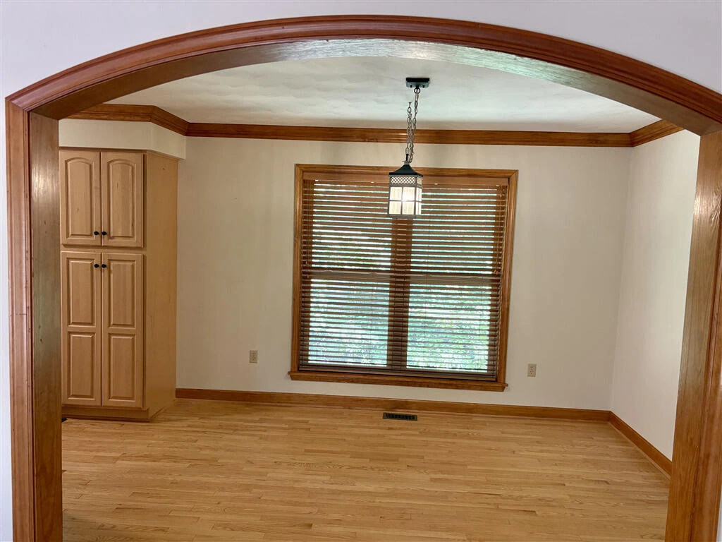 430 S Oakwood RD - Photo 8
