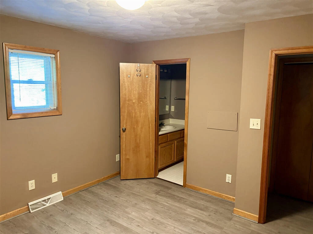 430 S Oakwood RD - Photo 18