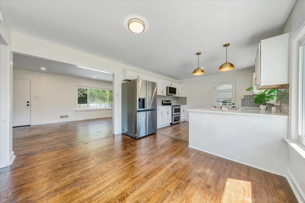 3417 Windsor RD SW - Photo 9